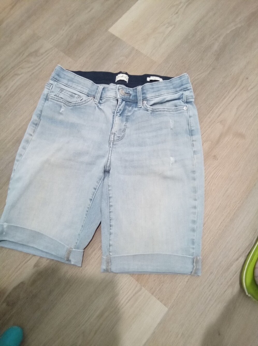 2-$10.Wonderly Sz4 Mid-Rise Straight Distressed Denim Bermuda Cuffed Hem Shorts